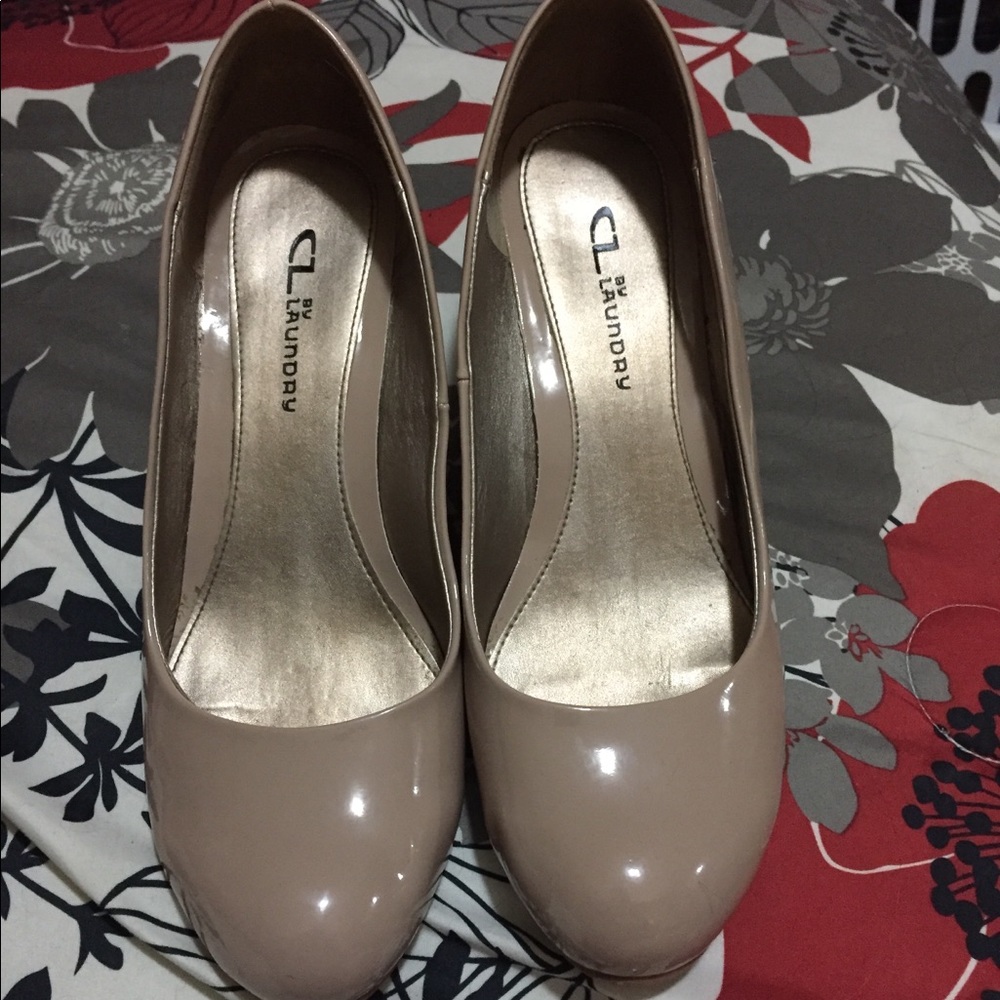 Nude wedges